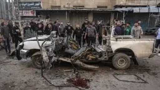 استشهاد 4 فلسطينيين بينهم طفل إثر غارة إسرائيلية... استشهاد 4 فلسطينيين بينهم طفل إثر غارة إسرائيلية على سيارة شرطة في غزة