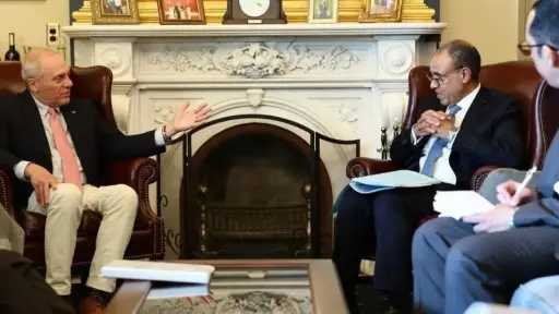 وزير الخارجية يثمن خلال لقائه مع زعيم الأغلبية... وزير الخارجية يثمن خلال لقائه مع زعيم الأغلبية بالنواب الأمريكي الشراكة الاستراتيجية بين البلدين