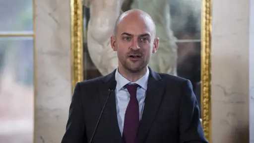 وزير خارجية فرنسا: السودان يشهد أسوأ أزمة إنسانية في العالم وعلينا عدم تجاهله