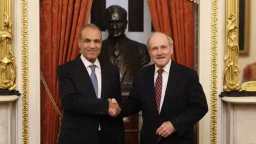 وزير الخارجية يستعرض مع رئيس العلاقات الخارجية بالشيوخ الأمريكي جهود مصر لخفض التصعيد بالمنطقة