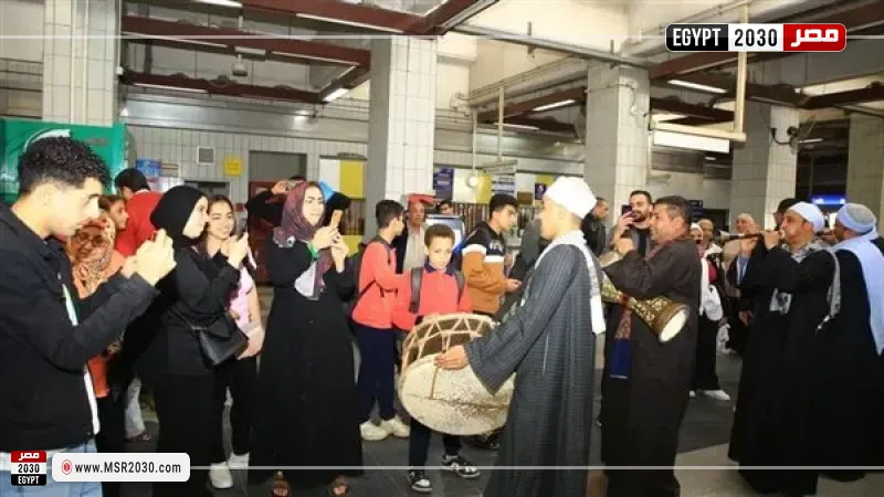 فلكلور ومزمار بلدي داخل المترو.. احتفالية فنية تُبهج ركاب جامعة القاهرة