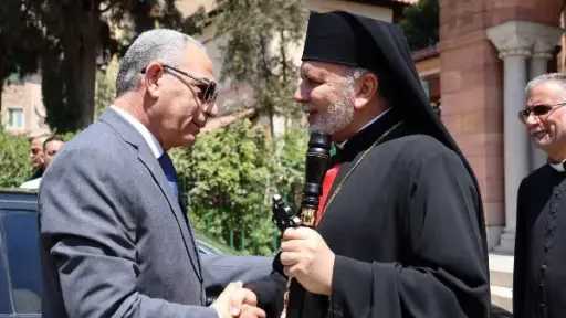 الأنبا بولا يستقبل محافظ الإسماعيلية للتهنئة بعيد القيامة المجيد