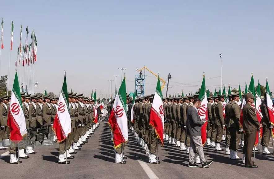 الجيش الإيراني يتوعد برد قاسٍ على أي هجوم بري ويكشف إحباط عملية تسلل