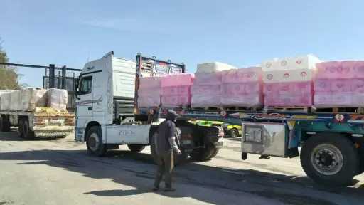 استمرار تدفق شاحنات المساعدات عبر معبر رفح إلى... استمرار تدفق شاحنات المساعدات عبر معبر رفح إلى كرم أبو سالم لدعم غزة