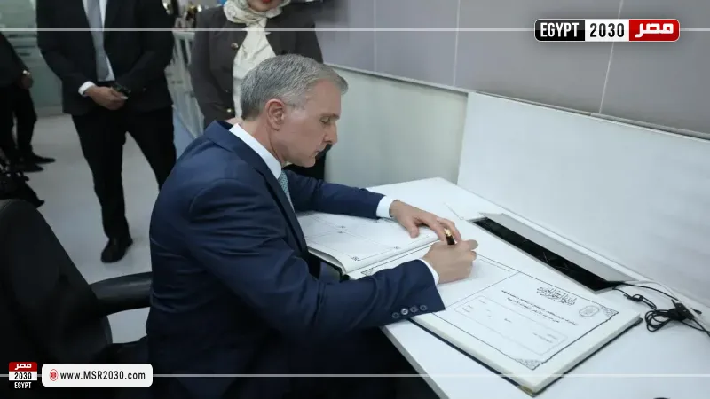 عقب لقائه الإمام الأكبر.. أمير رومانيا يتفقد مرصد الأزهر وأروقة الجامع