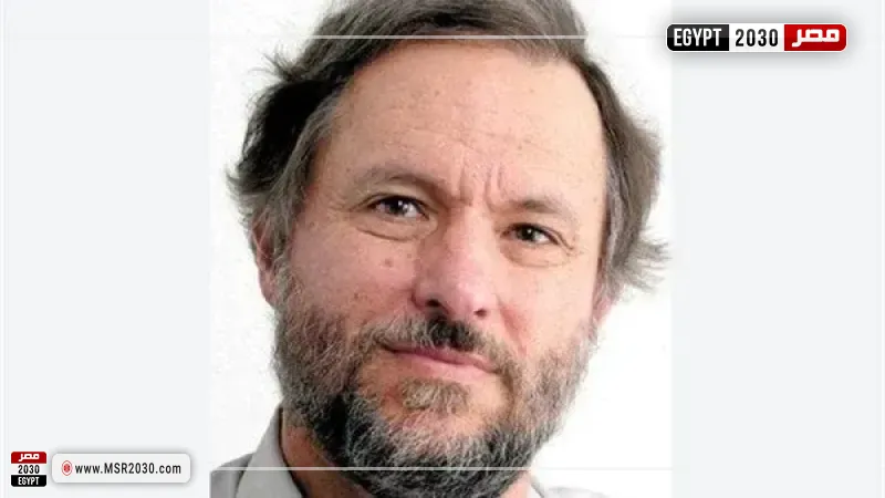 أستاذ علوم سياسية