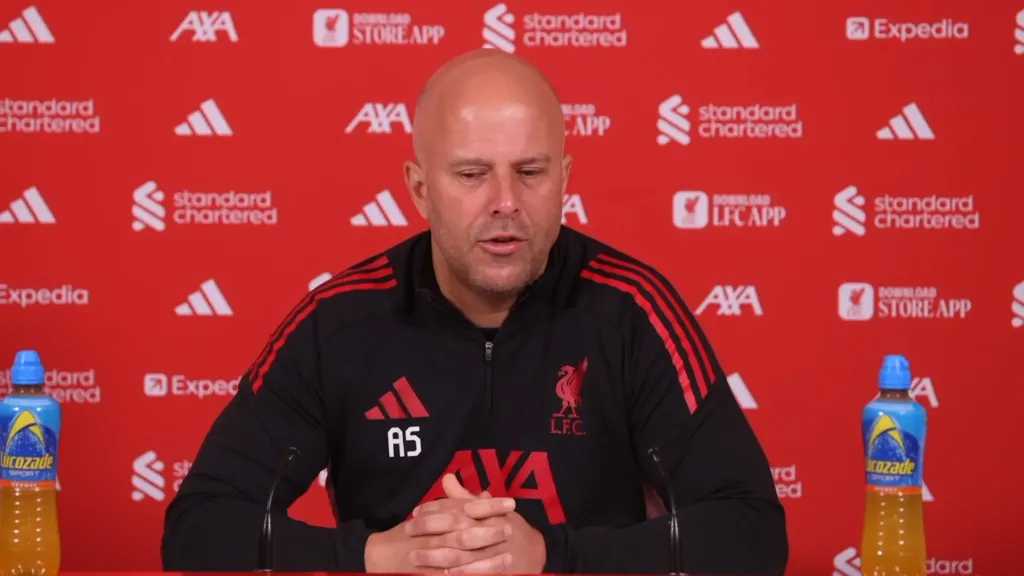 سلوت يتحدث بصراحة: لن نعوض محمد صلاح بنفس الطريقة