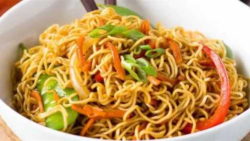 طريقة عمل الإندومي في المنزل