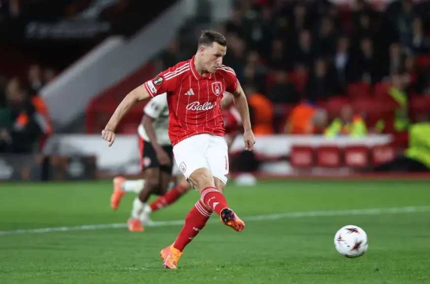 منافس مصر.. مدرب نوتنجهام فورست يكشف تطورات إصابة كريس وود