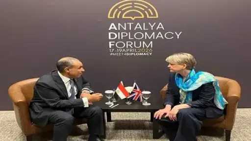 وزير الخارجية يبحث مع نظيرته البريطانية سبل دعم العلاقات الثنائية ومستجدات الوضع الإقليمي