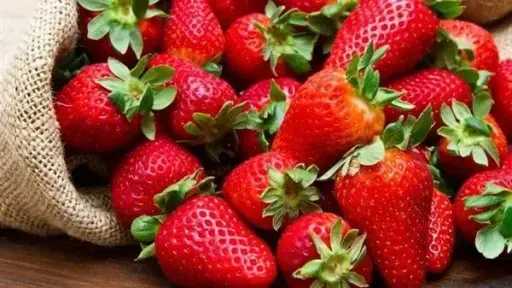 ماذا يحدث لجسمك عند تناول الفراولة.. تفاصيل