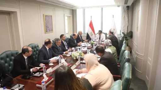 وزير الصحة يتابع مستجدات المشروعات الإنشائية والتحول الرقمي بالمنشآت الصحية