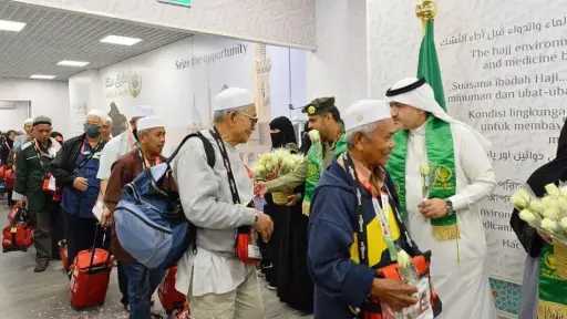 وصول أولى رحلات الحجاج المستفيدين من مبادرة طريق مكة من ماليزيا إلى المدينة