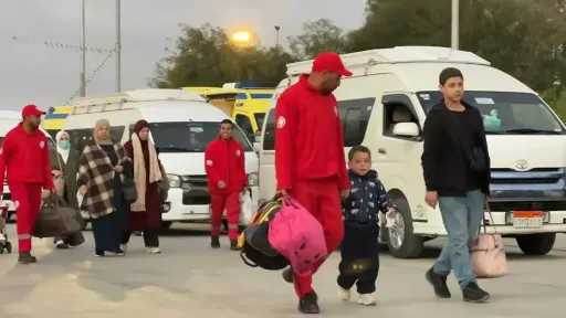 دفعة جديدة من الفلسطينيين تعود إلى غزة عبر معبر رفح