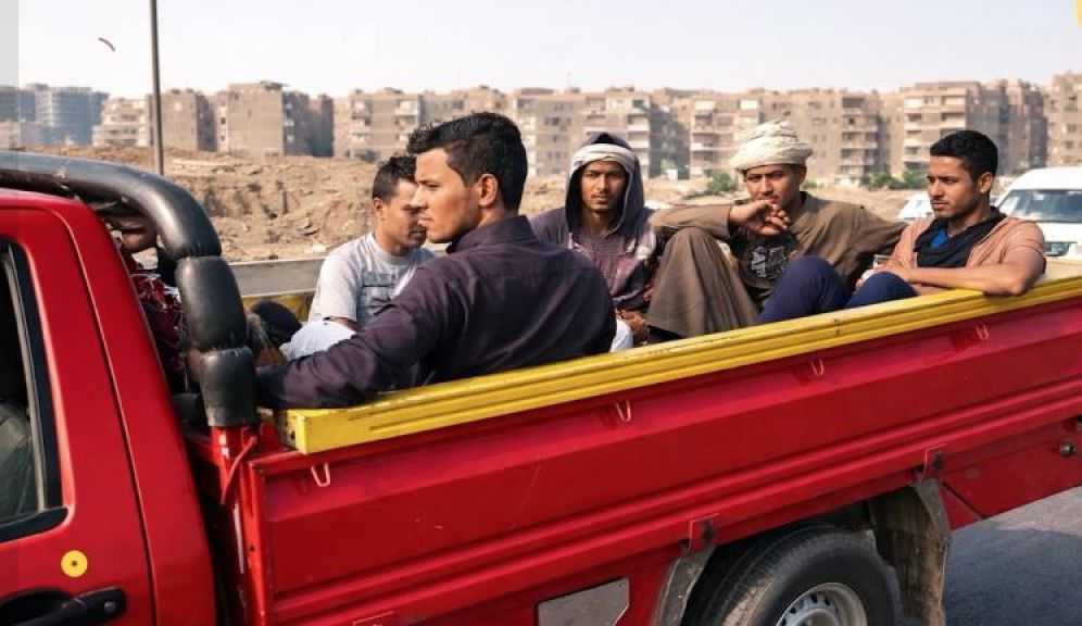 تحذير شديد اللهجة من وزارة النقل للمواطنين بشأن مخاطر استخدام عربات نقل غير مخصصة لنقل الركاب
