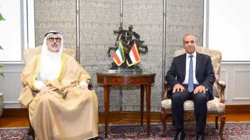 وزيرا خارجية مصر والكويت يعقدان مشاورات سياسية في القاهرة ويؤكدان عمق العلاقات الأخوية بين البلدين الشقيقين