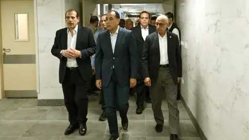 رئيس الوزراء يتفقد مبنى الغسيل الكلوي الجديد بمستشفى العريش العام