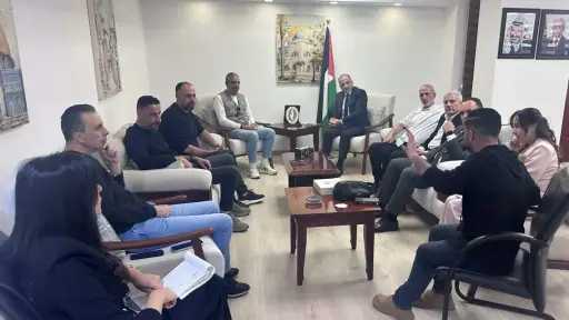مندوبية فلسطين لدى الجامعة العربية تستقبل وفدا من الأسرى المحررين