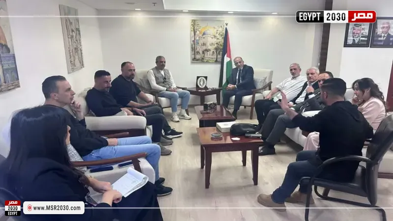 مندوبية فلسطين لدى الجامعة العربية تستقبل وفدا من الأسرى المحررين