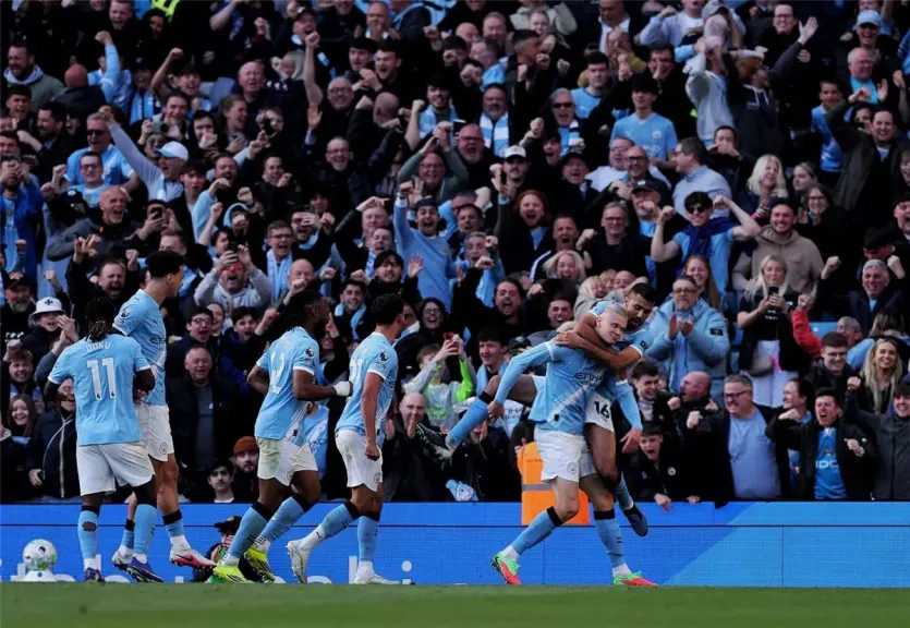 فيديو | مانشستر سيتي يضيق الخناق على آرسنال بثنائية مثيرة في قمة الدوري الإنجليزي