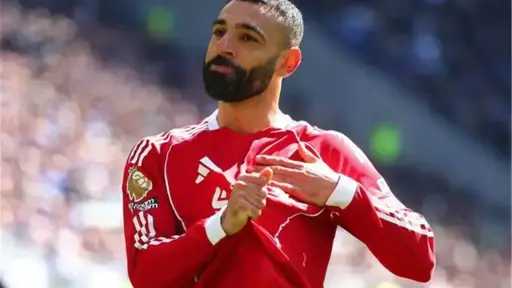 محمد صلاح يكشف اللاعب الوحيد الذي بكى عند رحيله عن ليفربول