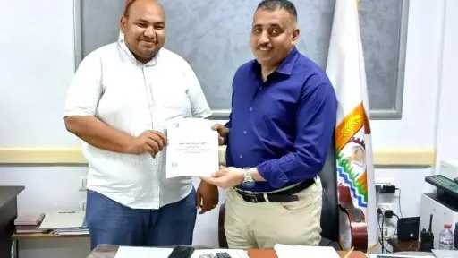 تنفيذا لتوجيهات محافظ الوادي الجديد.. تسليم عقود تقنين أوضاع أراضي الدولة لمواطنين بمركز الداخلة