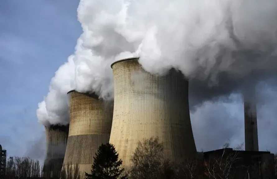 خبير طاقة يحذر من اضطرابات عالمية وارتفاع مرتقب في أسعار الوقود والطيران