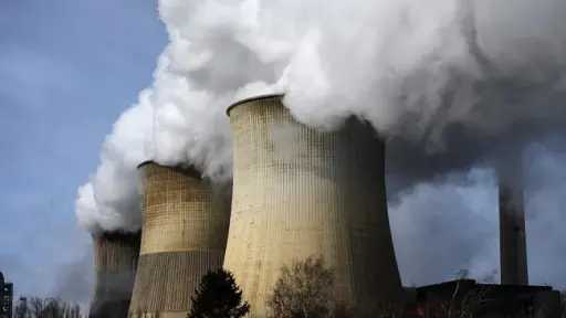 خبير طاقة يحذر من اضطرابات عالمية وارتفاع مرتقب في أسعار الوقود والطيران