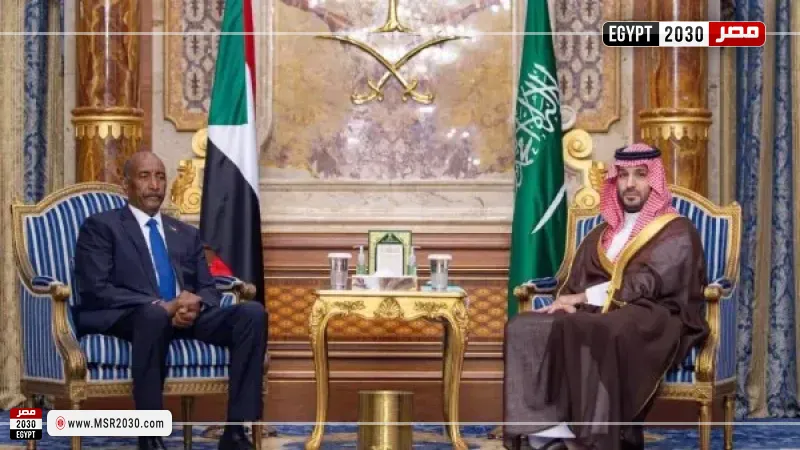 ولي العهد السعودي يلتقي رئيس مجلس السيادة السوداني