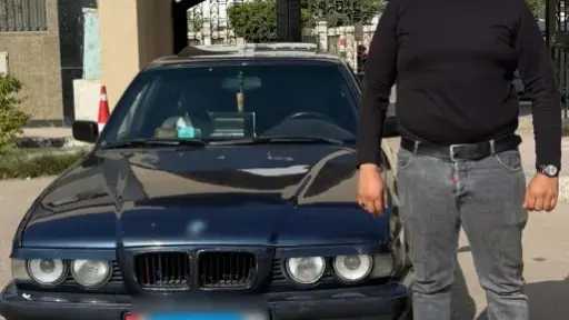 ضبط قائد سيارة يؤدي حركات استعراضية بكوبري دهشور في البحيرة