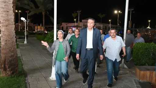 محافظ جنوب سيناء يقوم بجولة مفاجئة في خليج نعمة