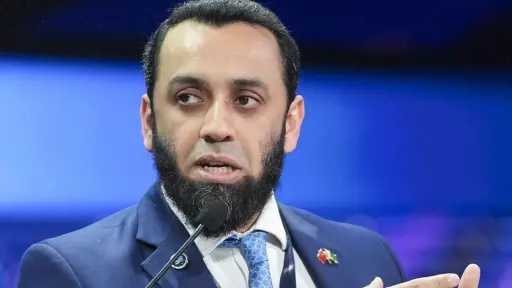 وزير الإعلام الباكستاني: إيران لم تحسم مشاركتها في محادثات إسلام آباد