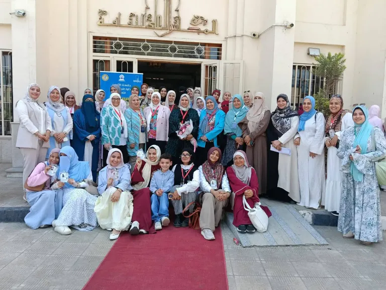 معرض فني لطالبات الأزهر 