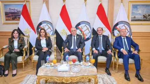 النيابة العامة تعزز البعد الاقتصادي لرسالتها القضائية.. تسليم سبائك فضية ووثائق أراضٍ بعد إخلاء المركبات المتحفظ عليها