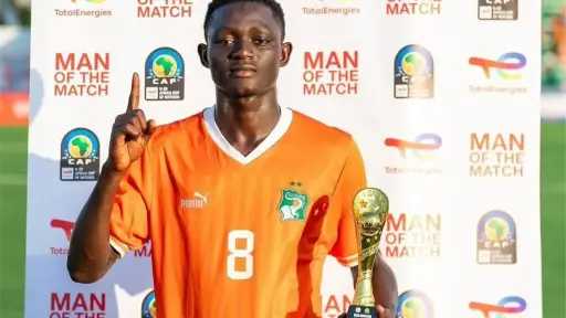 عرضان أوروبيان يهددان صفقة الأهلي لضم إسحاق سيسيه