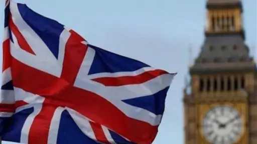 بريطانيا تقر قانونا يحظر على الأطفال المولودين بعد 2008 شراء السجائر نهائيا