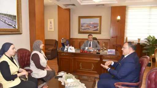 محافظ بورسعيد يستقبل نقيب عام تمريض مصر لبحث سبل دعم القطاع الصحي