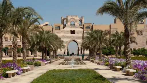 مجلس أوصياء الجامعة الأمريكية بالقاهرة: تجديد الثقة في قيادة الرئيس دلّال لفترة رئاسة ثانية للجامعة