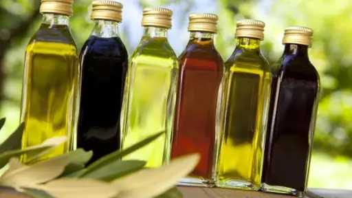 زيت الجوجوبا.. سر طبيعي قد يساعد في تأخير التجاعيد وتعزيز نضارة البشرة