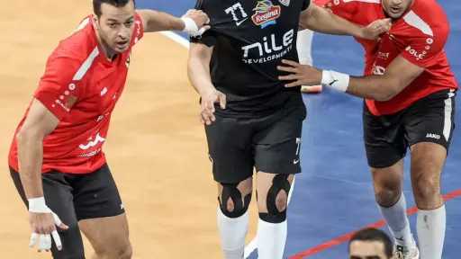 الأهلي يهزم الزمالك ويتوج رسميًا بدوري المحترفين لكرة اليد