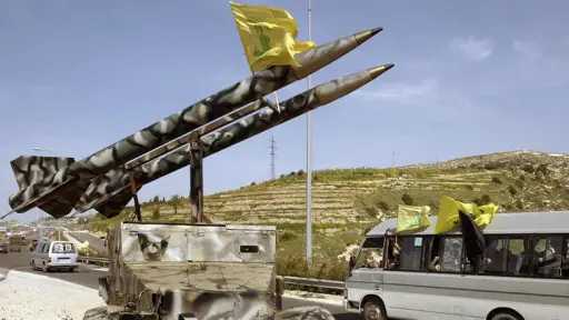 جيش الاحتلال يستهدف منصات إطلاق صواريخ تابعة لـ”حزب الله” في لبنان