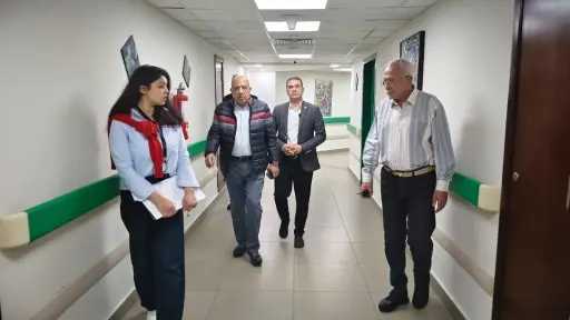 وزير الكهرباء يتفقد مستشفى الكهرباء ويتابع سير العمل في زيارة ميدانية مفاجئة