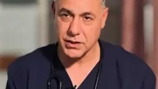 بعد عام على اعتقاله.. عائلة الطبيب الفلسطيني حسام أبو صفية تحذر من تمديد احتجازه غير القانوني