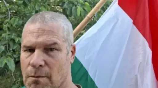 ألوانه تشبه علم فلسطين.. الشرطة الإسرائيلية تصادر علم المجر من متظاهر قرب حيفا