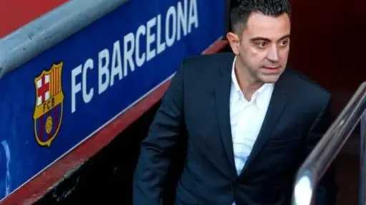 تشافي يكشف كواليس صادمة في برشلونة: محاولة إعادة ميسي ومفاوضات استمرت 5 أشهر وقرار رئاسي حاسم