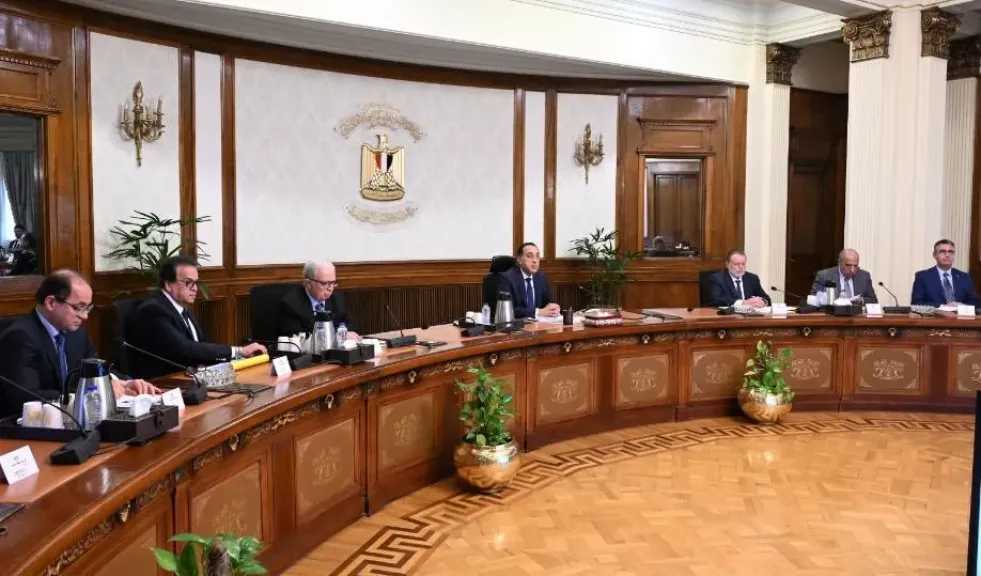 وقف العمل بقرار غلق المحال والمطاعم في الـ11 مساء والعودة للمواعيد الطبيعية