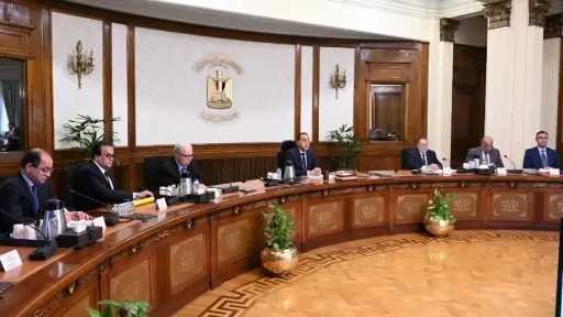 وقف العمل بقرار غلق المحال والمطاعم في الـ11 مساء والعودة للمواعيد الطبيعية