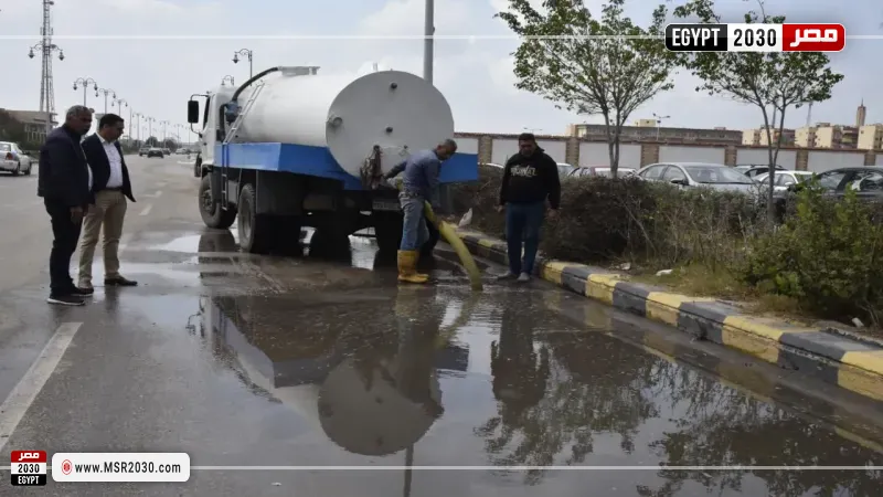 نائب محافظ بورسعيد يتابع أعمال شفط مياه الأمطار
