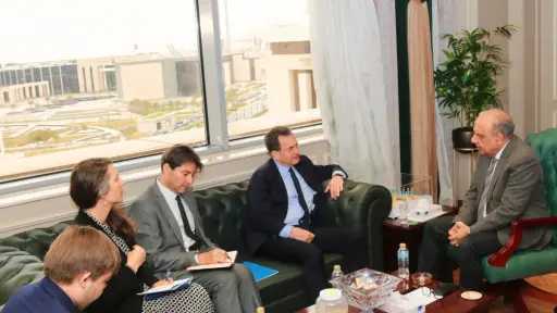 وزير الكهرباء يبحث مع سفير فرنسا بالقاهرة سبل تعزيز فرص الشراكة بمجالات الطاقات المتجددة