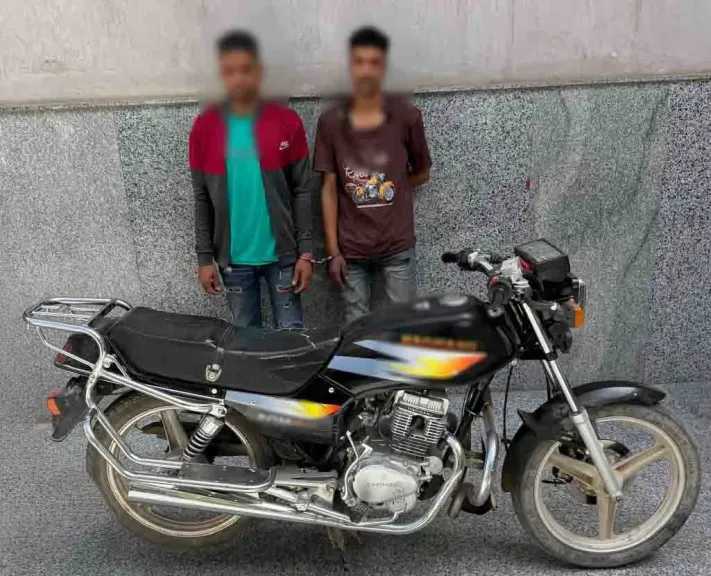 كشف ملابسات فيديو سرقة دراجة نارية بأسيوط.. وضبط المتهمين واستعادة المركبة